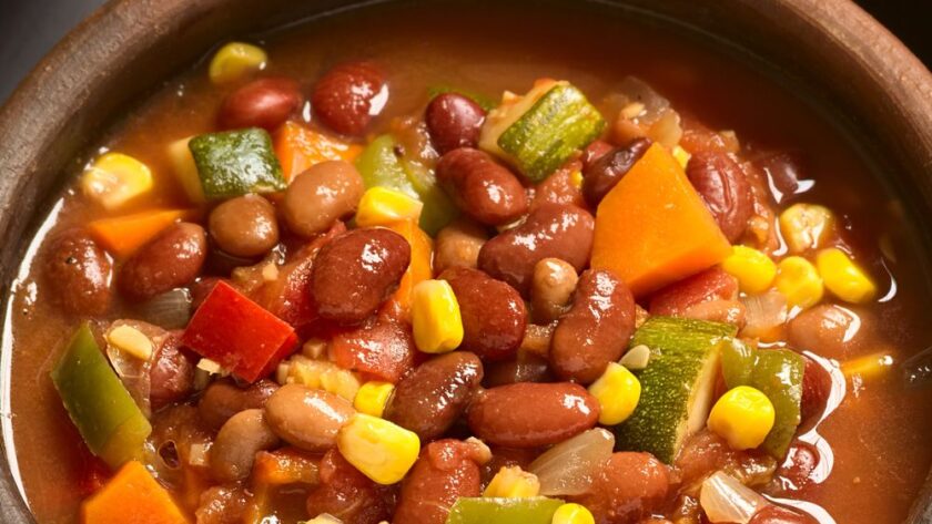 https://americanchefsrecipes.com/wp-content/uploads/2023/12/Rachael-Ray-Vegetarian-Chili-840x473.jpg